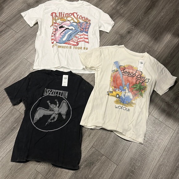Abercrombie and Fitch tees. Size xs and small - Picture 1 of 7